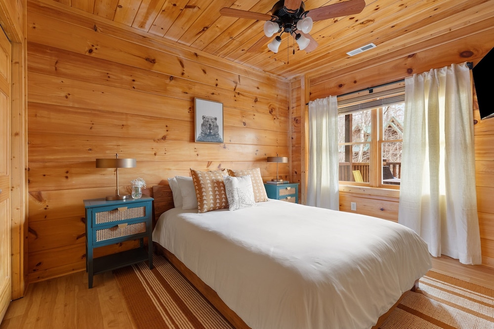 Yesteryear Mountain Charm Modern Vintage Retreat 5 Bedroom Home by Overmoon - Property Image 23