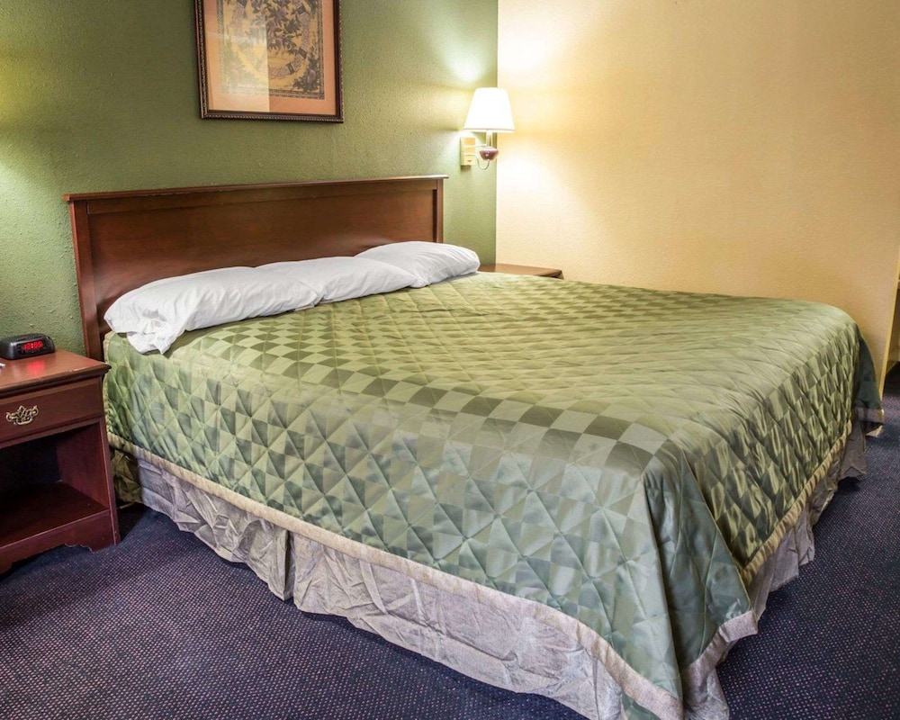 Rodeway Inn & Suites Plymouth Hwy 64