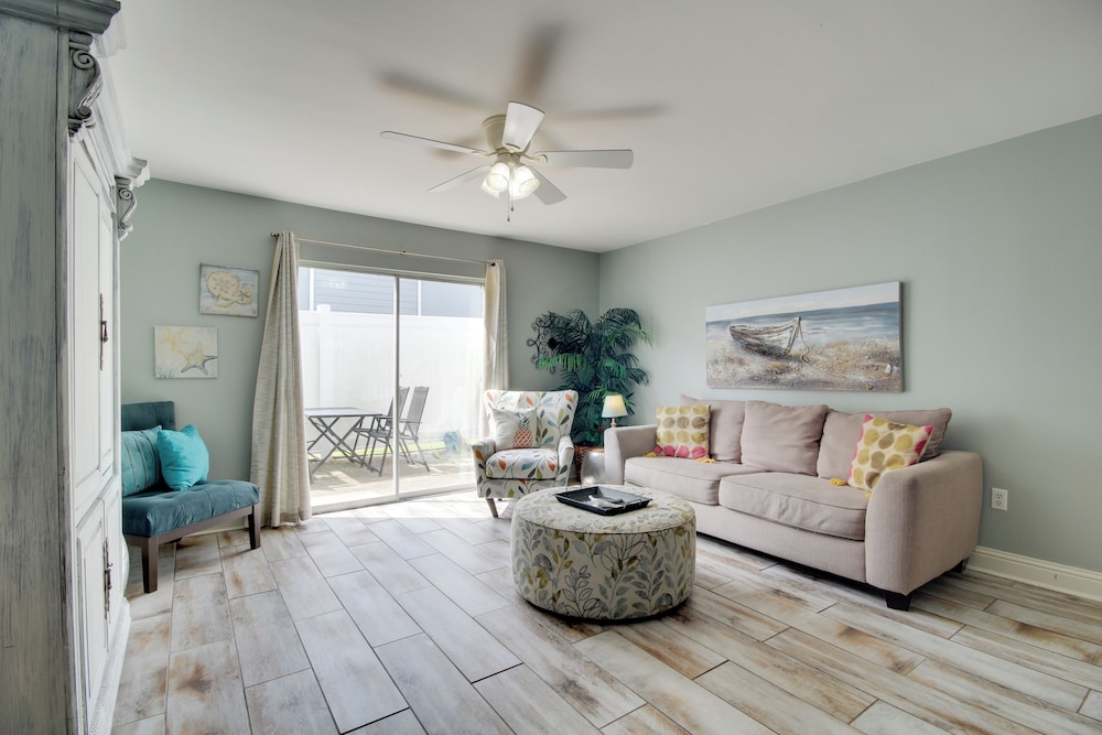 Near Beach & Casinos: Biloxi Condo w/ Pool Access