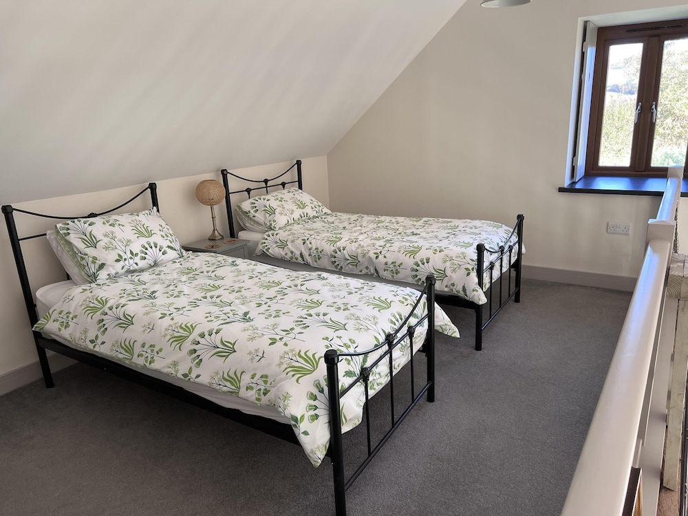 Poachers Hut 1-bed Cottage, Sleeps 2, Pet Friendly view 3
