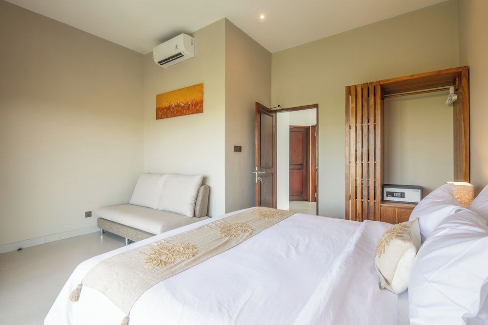 4 Bd Seminyak Retreat, Rice Fields 4 Mins to Beach
