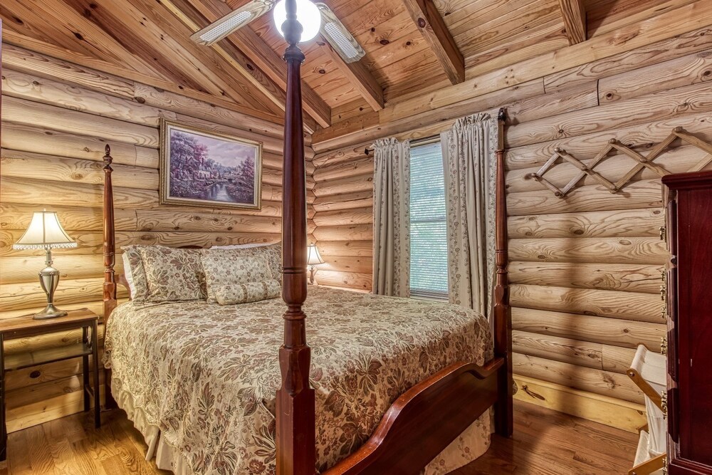 Er44 - Rising Eagle - Great Location! Close To Town! 2 Bedroom Cabin by RedAwning view 2