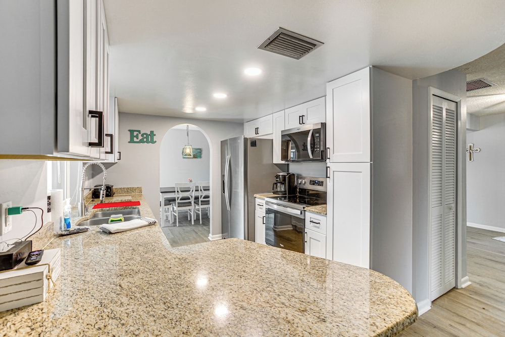 Swim, Hike & Golf: Family Gem in Cape Coral!