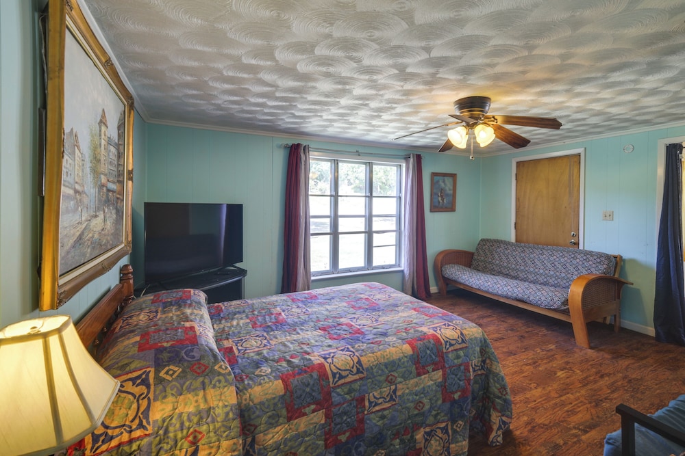 Hike From Your Door! Pet-friendly Whitney Home