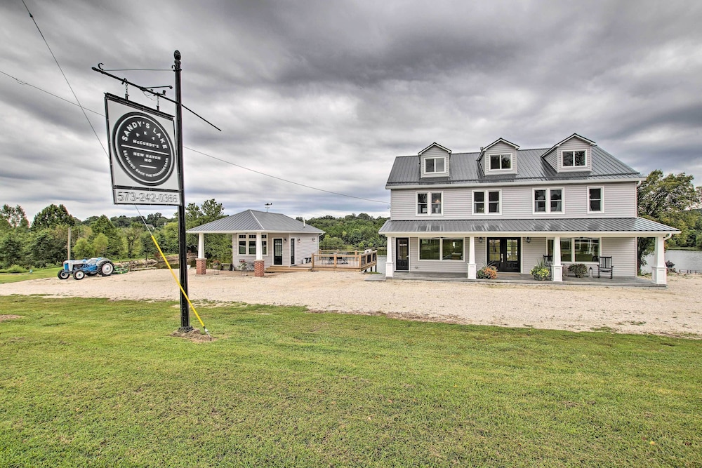 Lakefront Studio Guest Home on Hermann Wine Trail! view 2