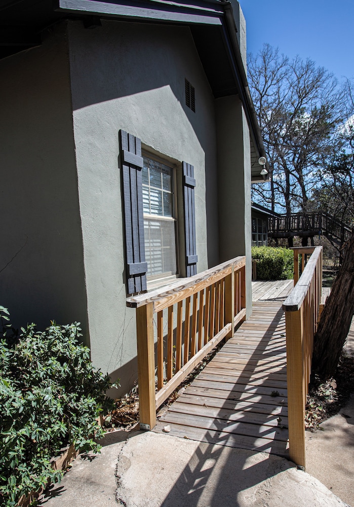 Hill Country Retreat 2 Bedroom 2 Bath