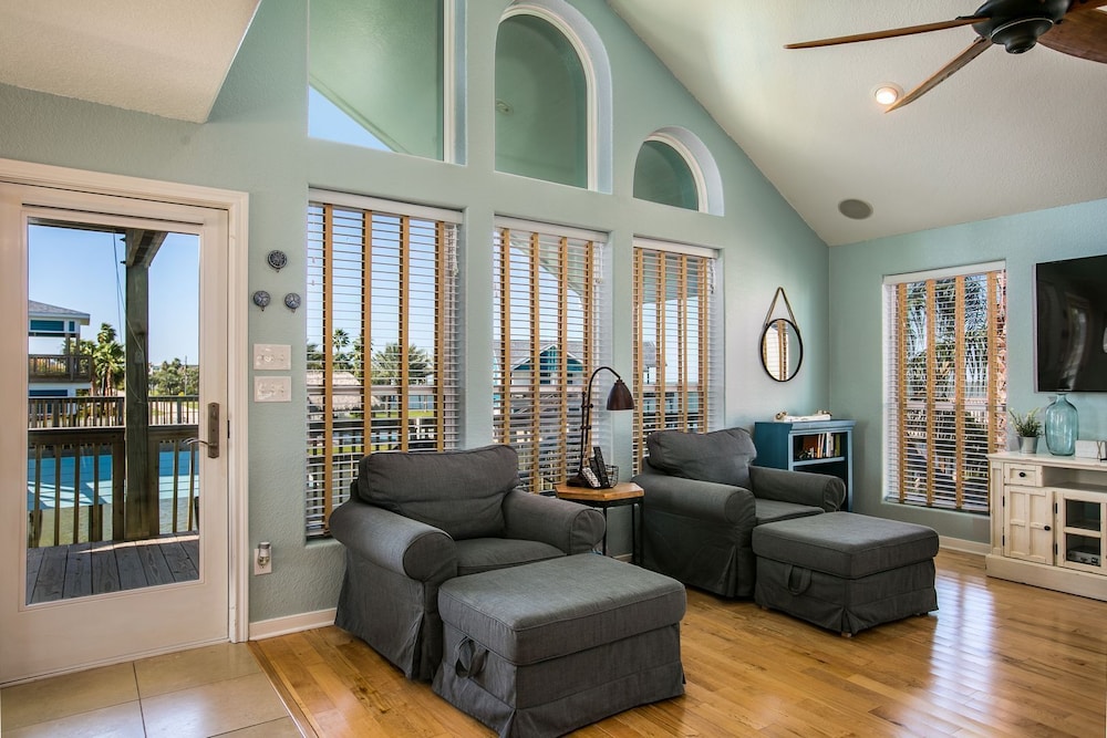 Margaritaville on the Bay by Ryson Vacation Rentals