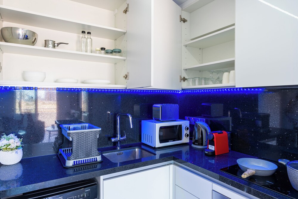 Olympus Stylish 2-BR Apt in Larnaca