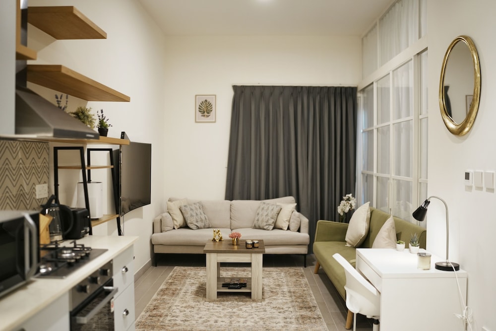 Central 1BHK in Dubai Hills. Burj View