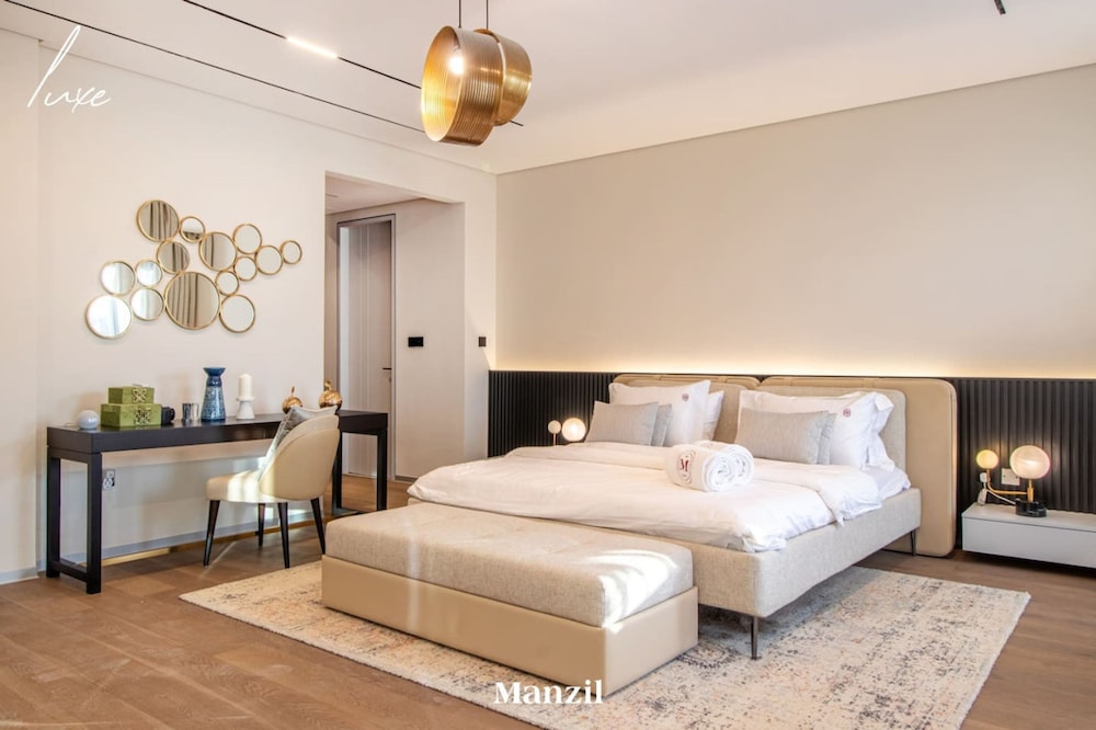 Luxury Sky Villa w Private Pool Sea View in Palm