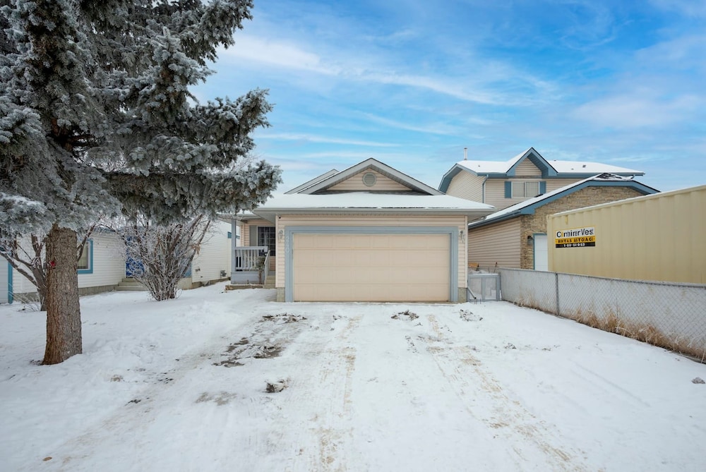 240 Spacious Modern Home w AC