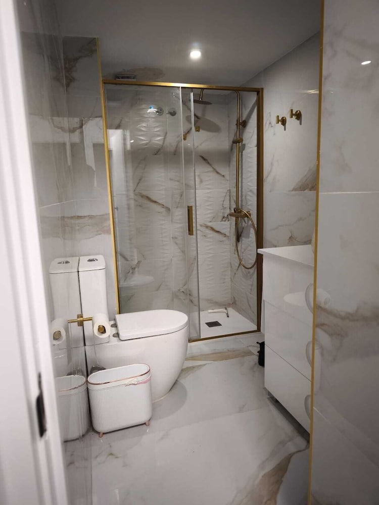 Airbhouse Prívate Rooms & Triana