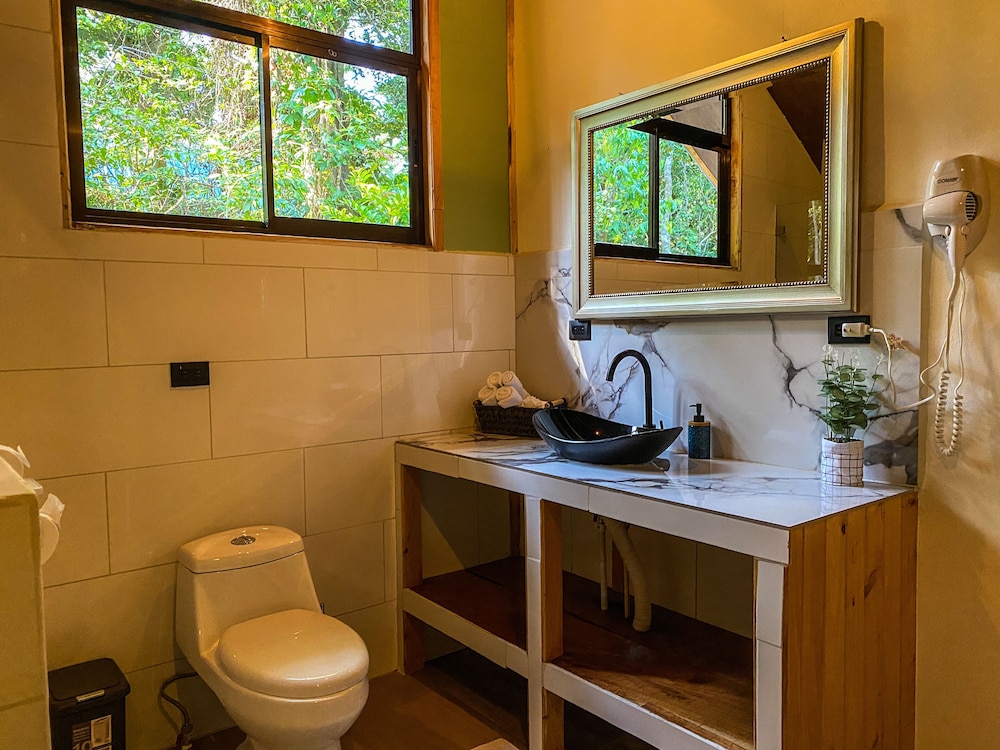 Tityra Lodge
