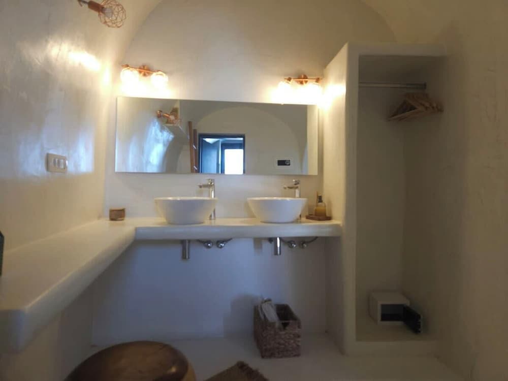 Amphora Meltemi Seaview Gem w Private Jacuzzi