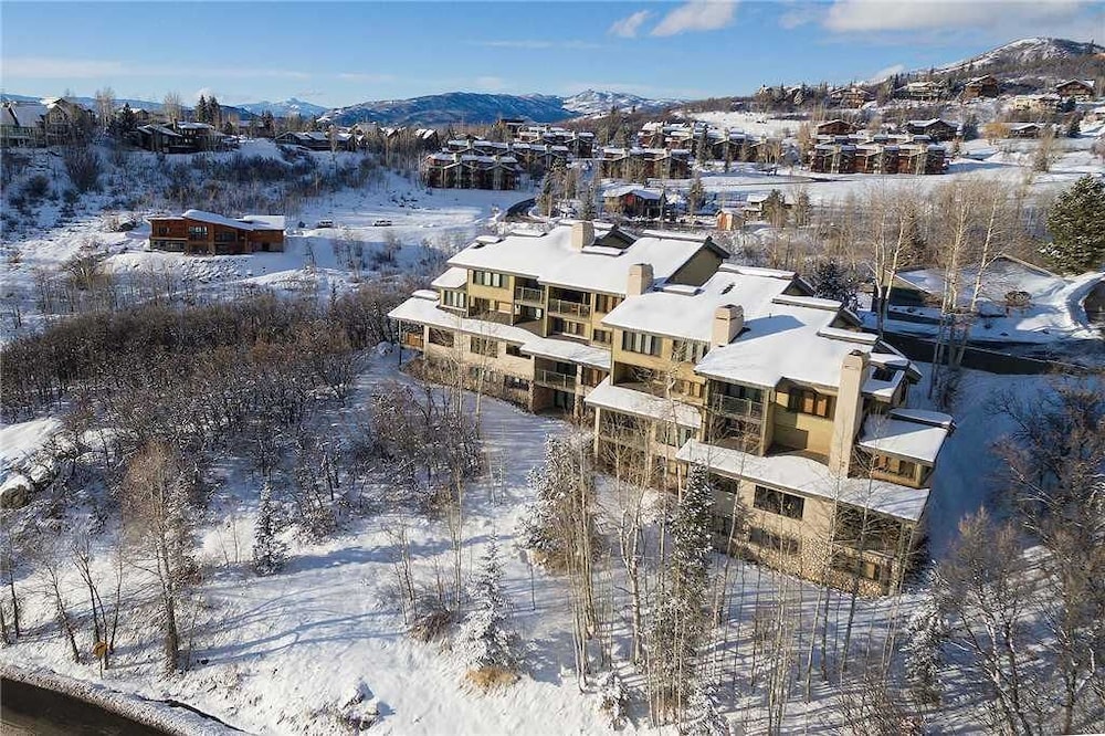 Hotel Ridgecrest Condominiums by Pioneer Ridge Management - Image 1