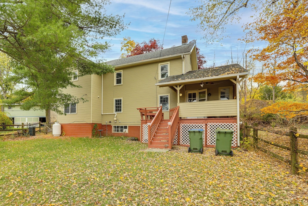 Updated Getaway w/ Sauna & Yard in Bloomsbury!