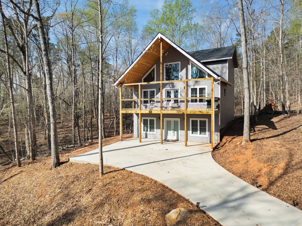 Lake Hartwell Escape