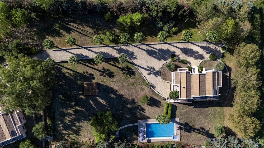 Leone Luxury Villa Giota