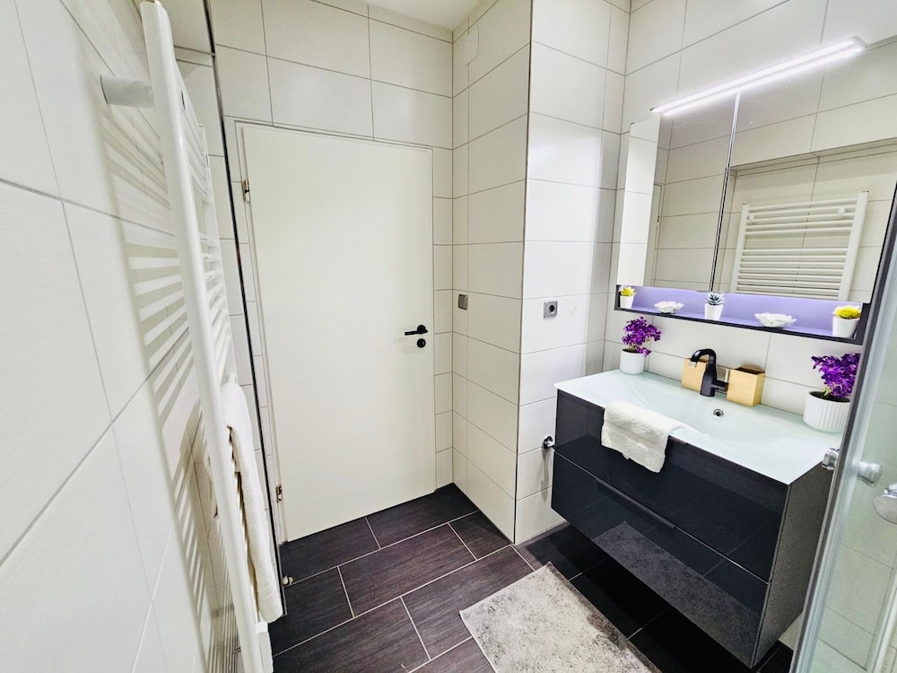 Chic Urban Stay 2BR with parking