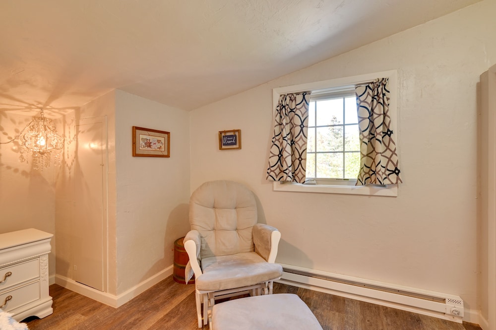 Pet-friendly Strawberry Cottage w/ Patio & Yard! view 5