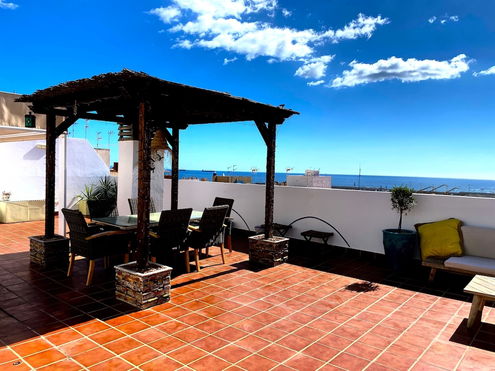 3bed Penthouse With Large Terrace & Sea View