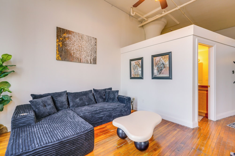 Explore Corktown: Updated Loft Next to Riverwalk!