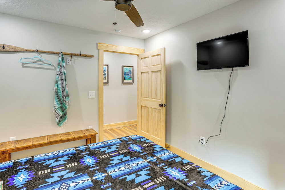 Relax on the River: Modern Mountain View Escape!