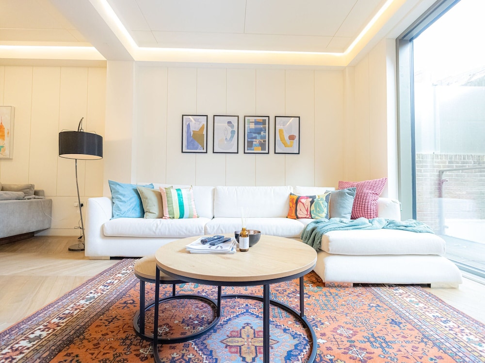 Five Bedroom Near Camden Arts Centre by Bevilla