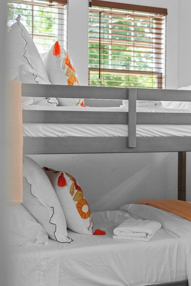 Stylish 3BR Retreat w Porch and garden