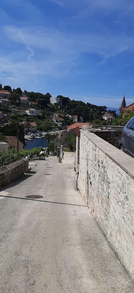 Ivano - 90m to the Beach - A1