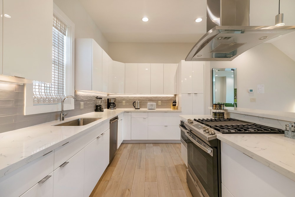 Bienville Townhouse in Mid City near FQ - Image 5