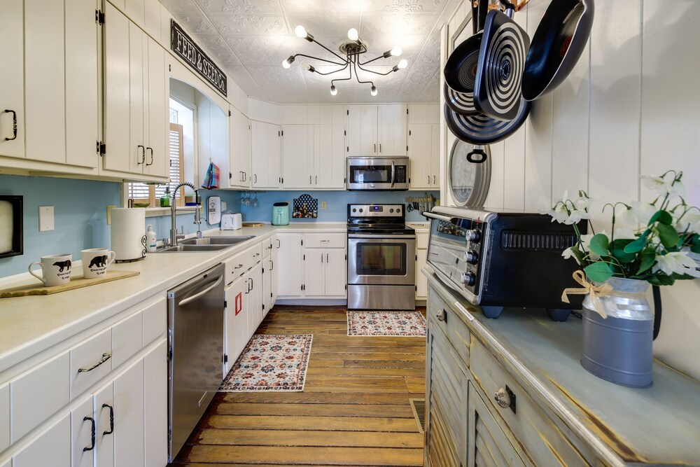 Pet-friendly Gatlinburg Cabin w/ Game Room! view 5