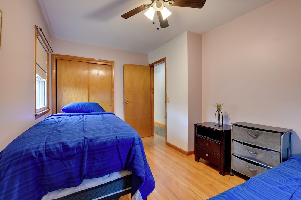 15 Mi to Cochran's Ski Area: Cozy Home w/ Yard!
