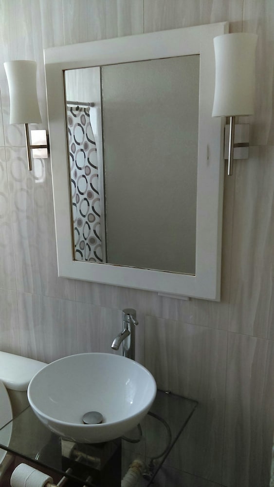 Ensenada Vacations - Modern vacational home close to Costco and Walmart - Property Image 6