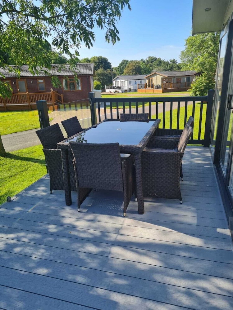 Superior 6 Berth Holiday Home in Suffolk, view 5