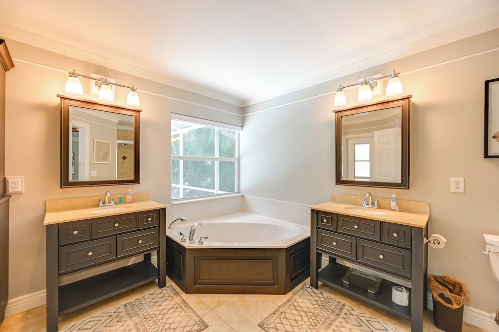 Resort Community Escape: Naples Home 5 Mi to Beach