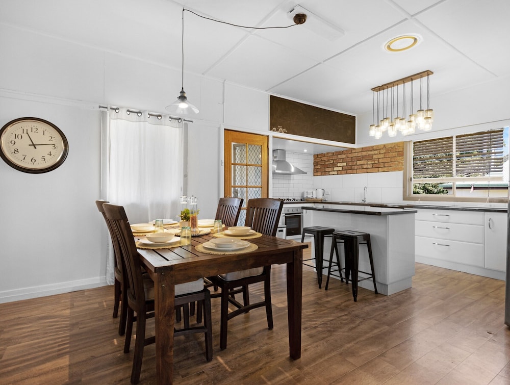 Spacious Home Near Urangan Beachfront
