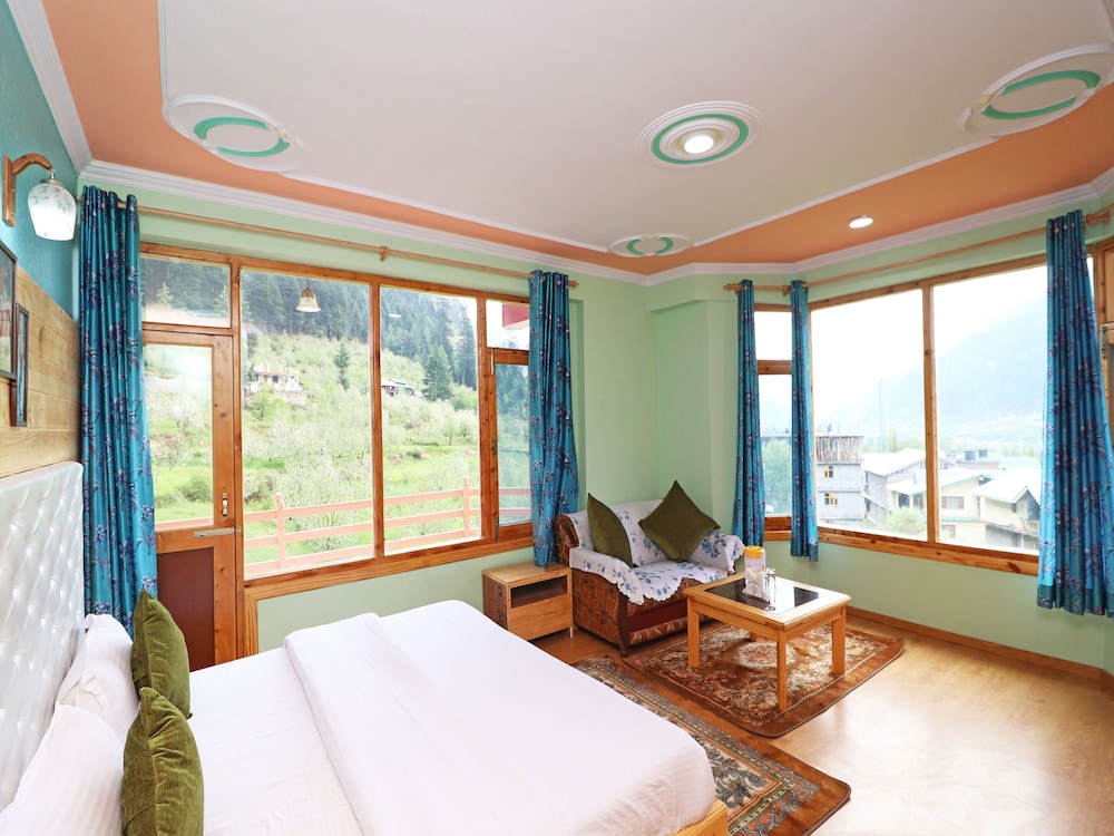 OYO 13743 Home Modern 2BHK Near Mall Road