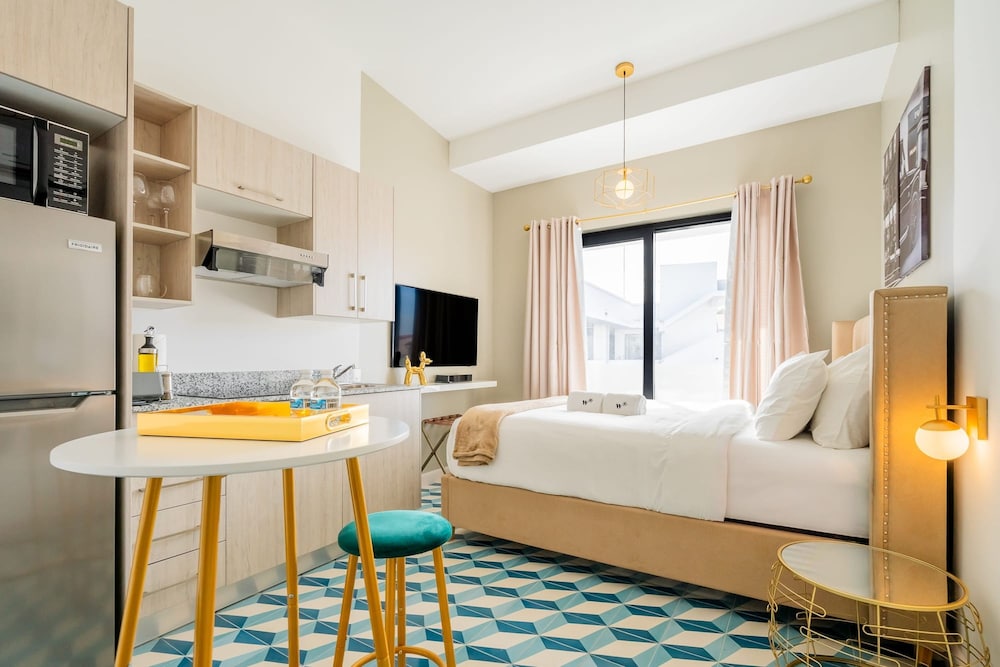 w Radiant Loft w Fabulous Deco in Santa Ana