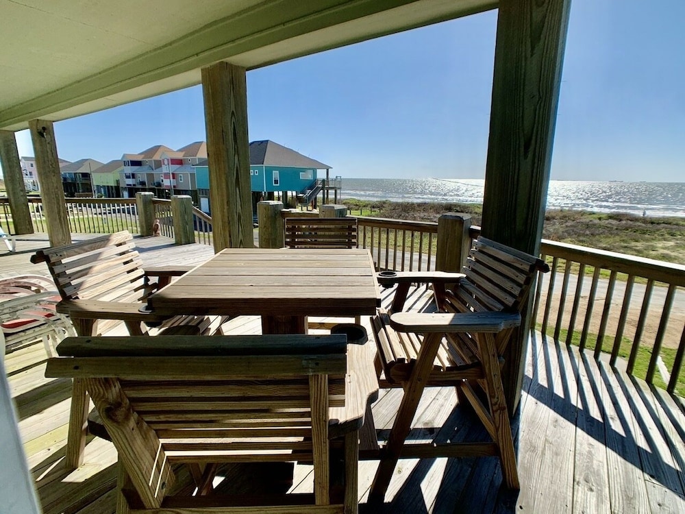 Sea Song 2 Bedroom Home by RedAwning