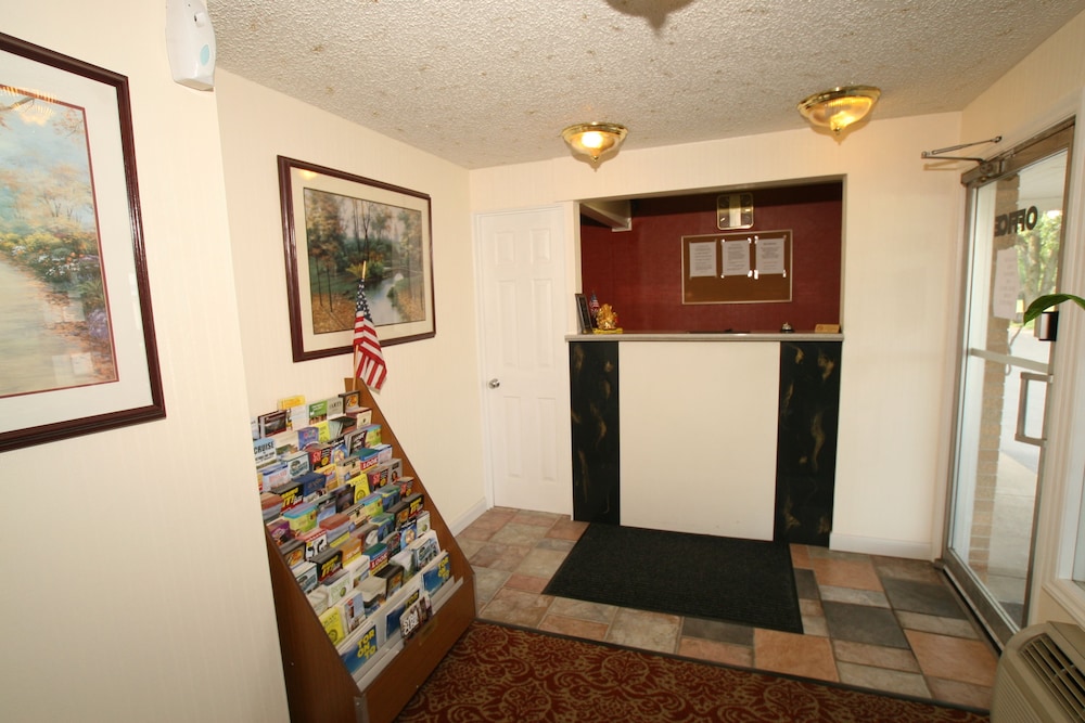Budget Inn - Syracuse Airport view 2