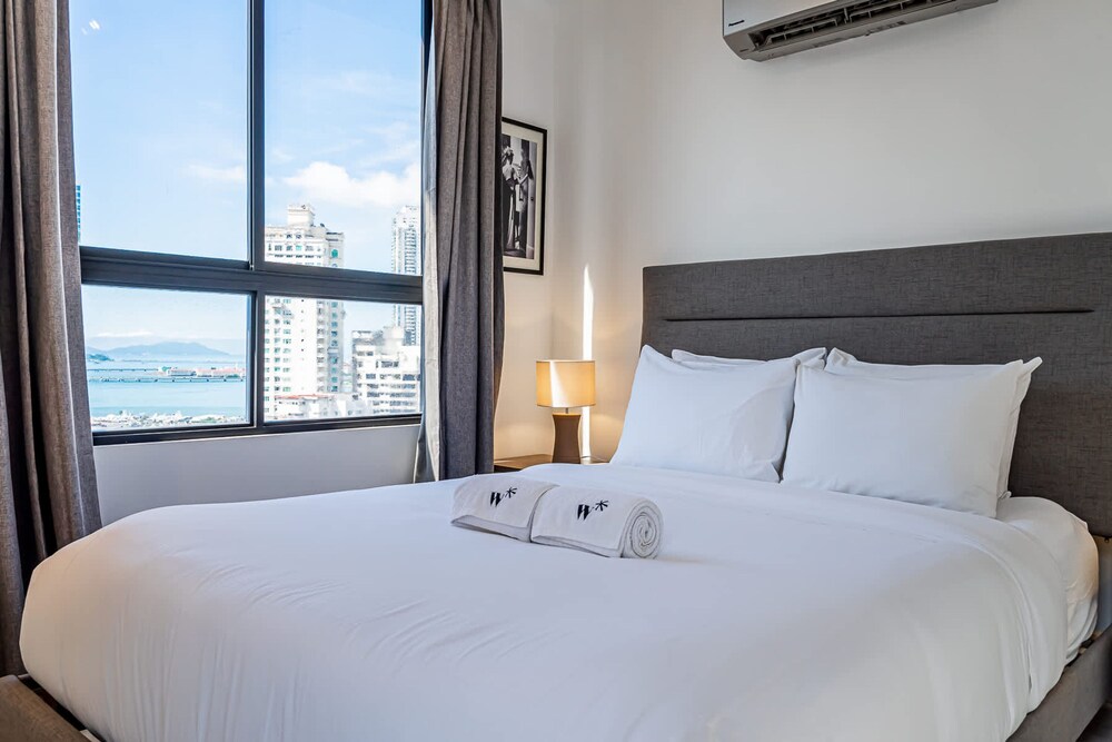 w Brilliant 1BR w Beautiful View in Calle 50