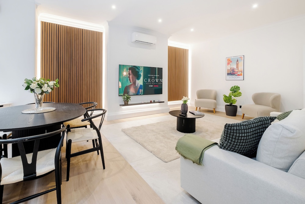 Luxury Oasis in South Kensington WITH AC