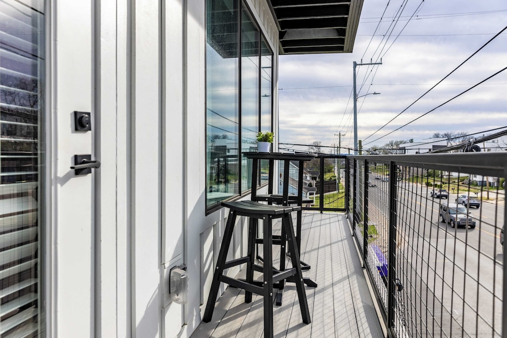 13 Modern Condos Near Downtown Nashville 26 Total Bedrooms, Sleeps 90 The Heights by Avantstay