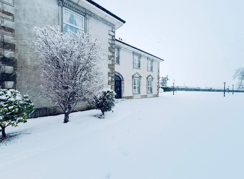 Summer Sale! Beakstown House Luxurious 5-bed Villa