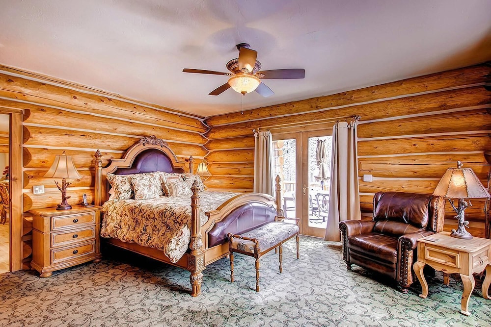 Ski Classic Lodge view 2
