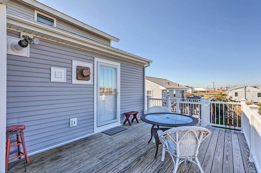 Seaside SK Getaway: Steps to Matunuck Beach!