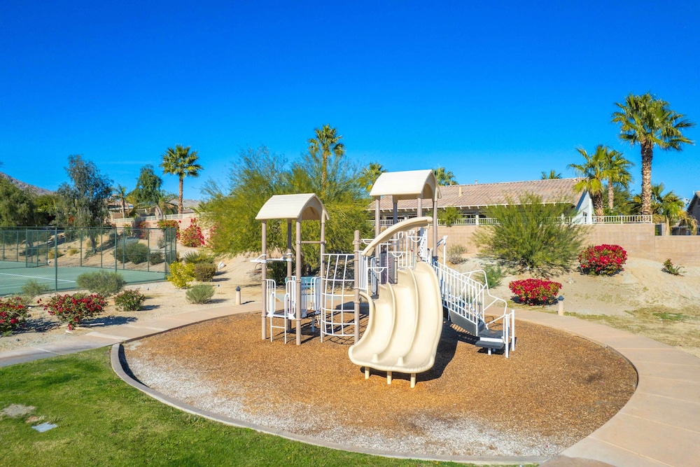 Near Downtown: Palm Springs Home w/ Mountain Views