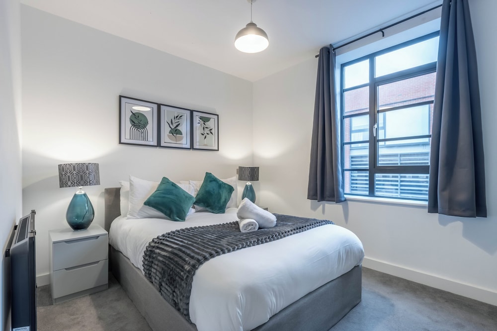 Modern 1-bed in Birmingham's Jewellery Quarter view 5