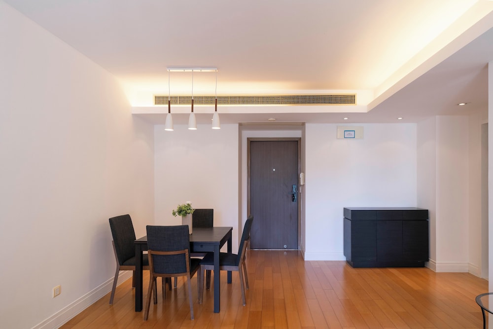 Tyms 1BR 1BA Apt Xujiahui Metro